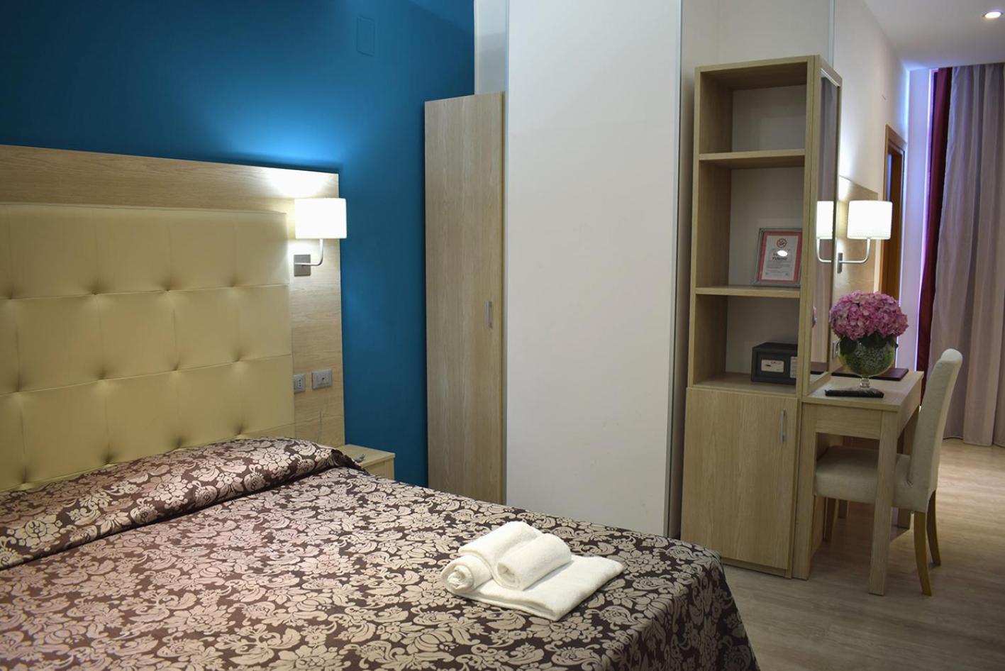 Hotel Baffo Rosso Alba Adriatica Kültér fotó