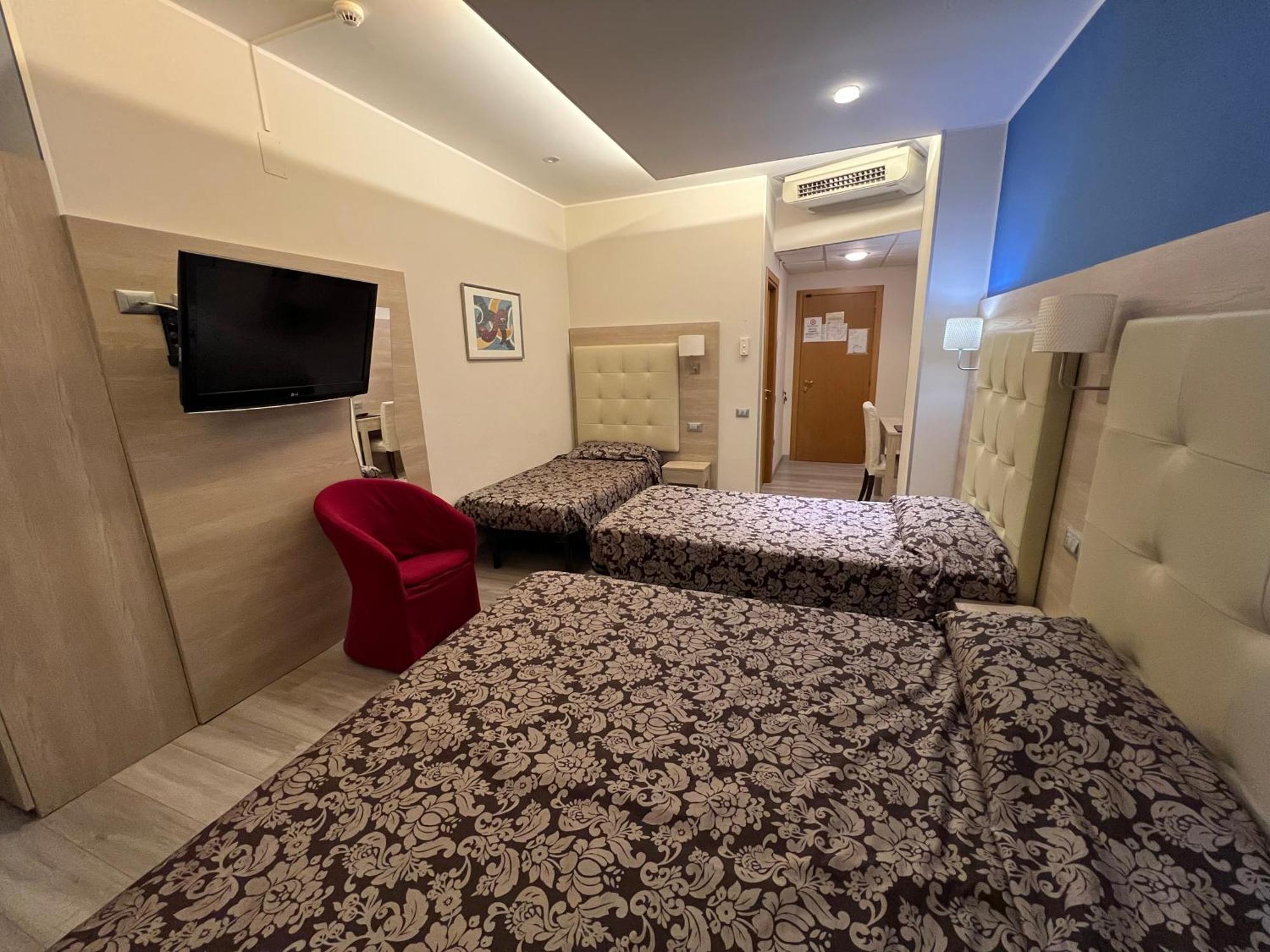 Hotel Baffo Rosso Alba Adriatica Kültér fotó