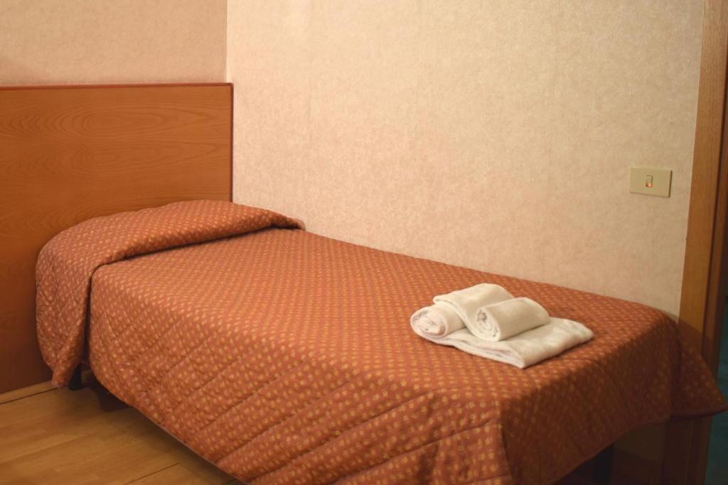 Hotel Baffo Rosso Alba Adriatica Kültér fotó