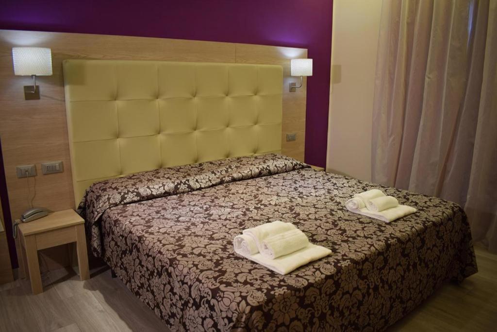 Hotel Baffo Rosso Alba Adriatica Kültér fotó