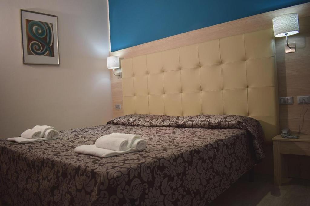 Hotel Baffo Rosso Alba Adriatica Kültér fotó