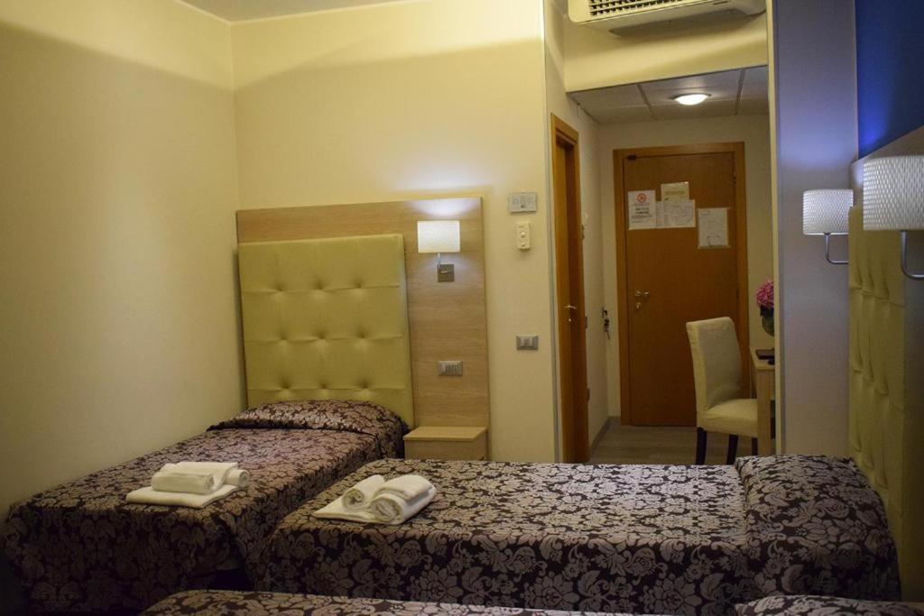 Hotel Baffo Rosso Alba Adriatica Kültér fotó
