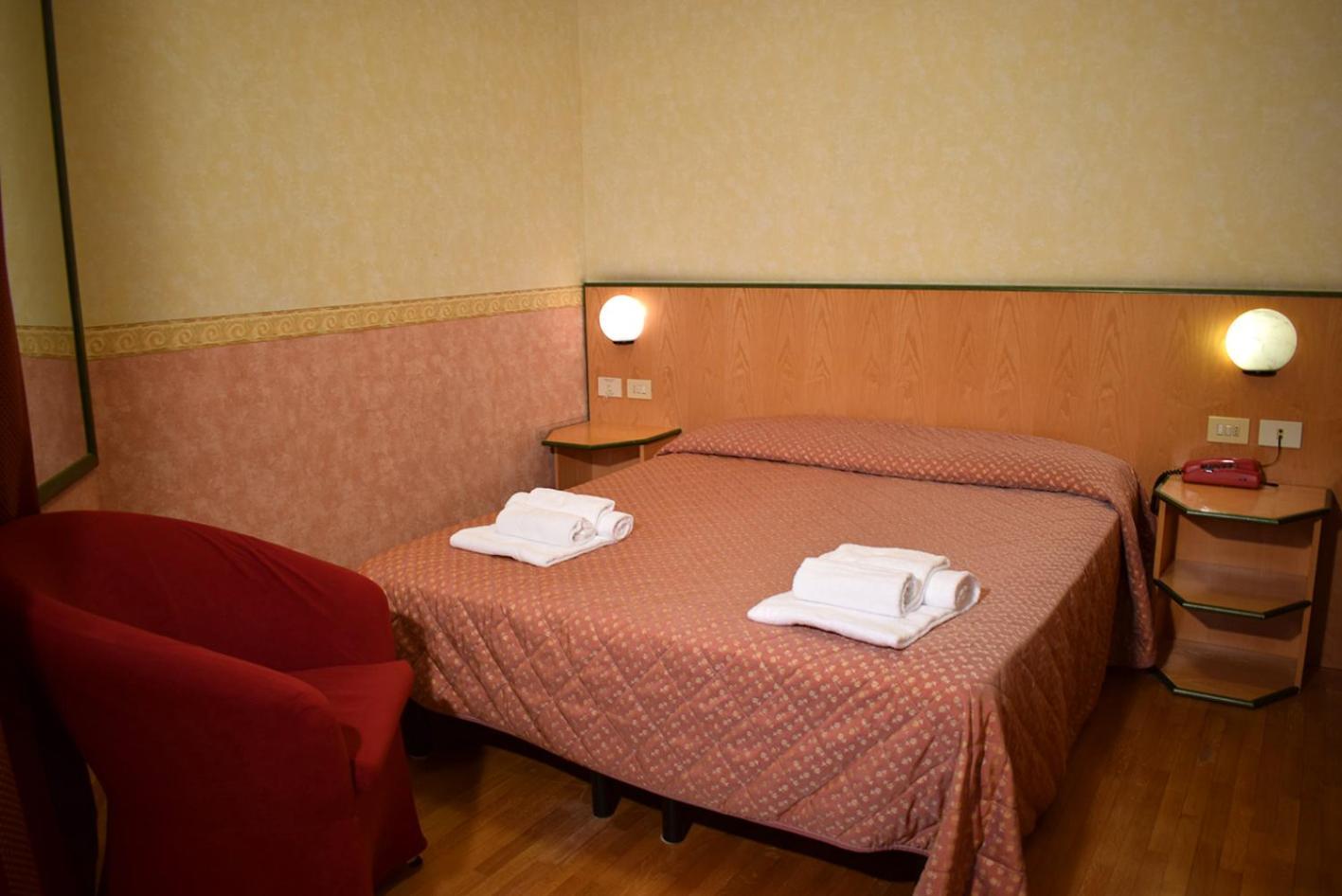 Hotel Baffo Rosso Alba Adriatica Kültér fotó