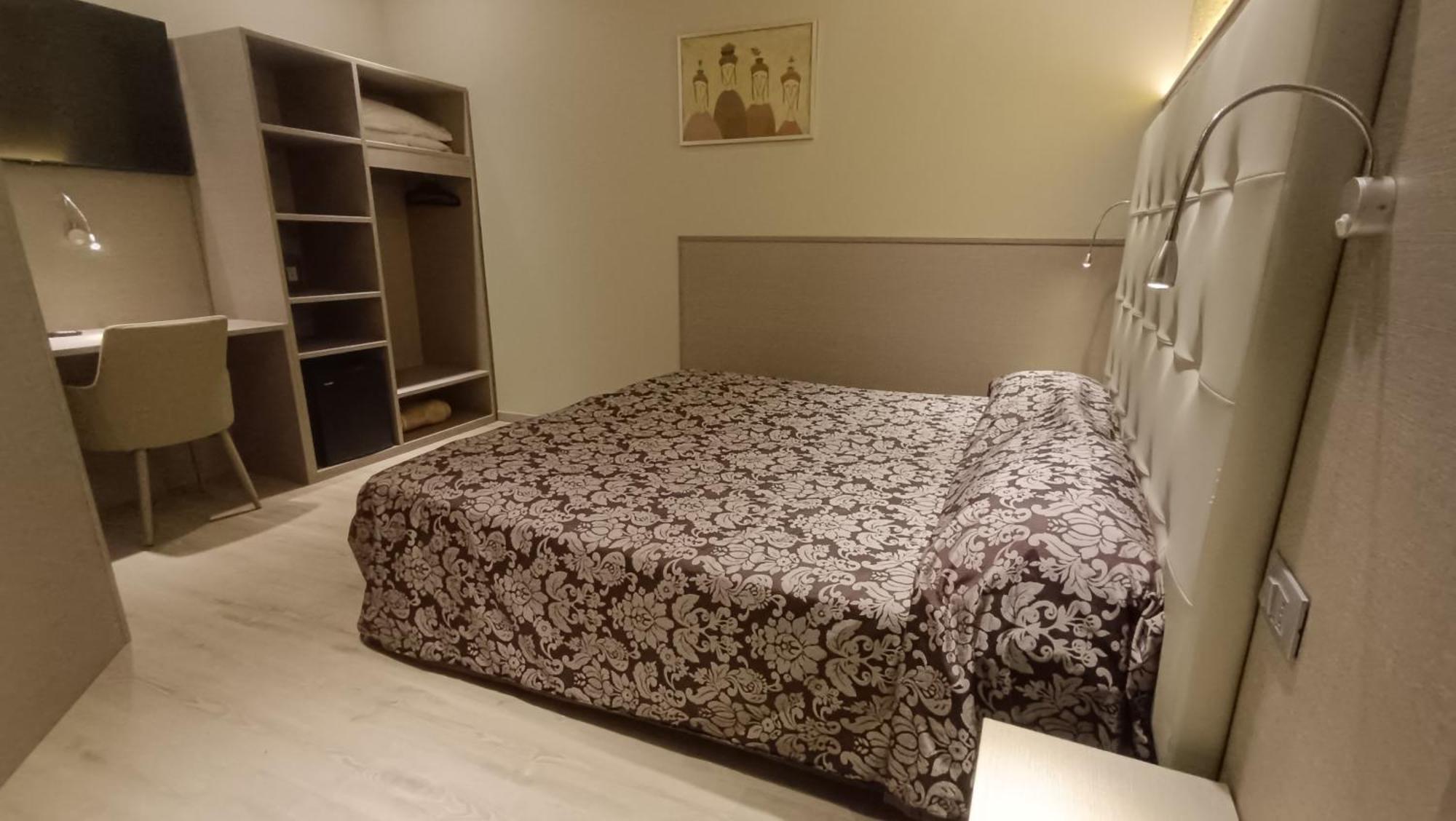 Hotel Baffo Rosso Alba Adriatica Kültér fotó