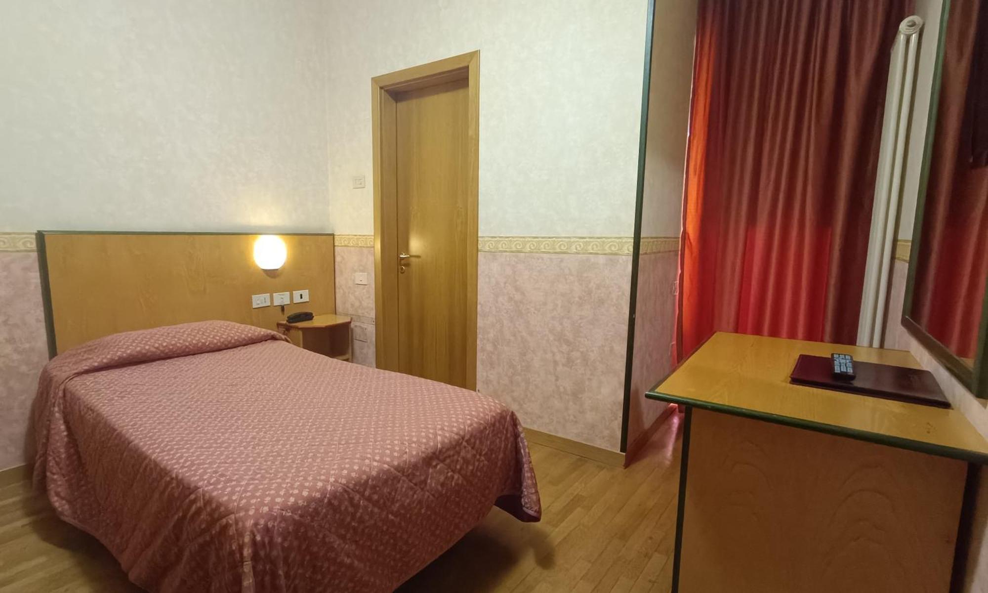 Hotel Baffo Rosso Alba Adriatica Kültér fotó