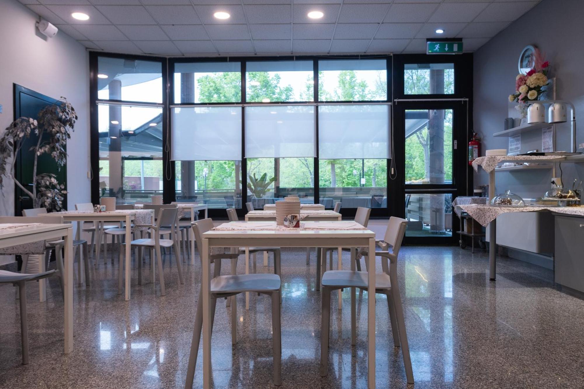 Hotel Baffo Rosso Alba Adriatica Kültér fotó