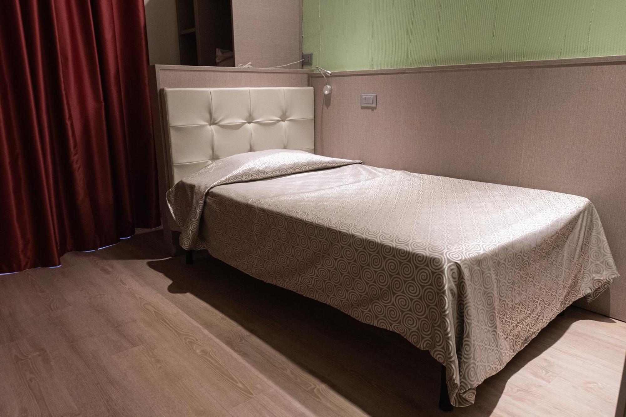 Hotel Baffo Rosso Alba Adriatica Kültér fotó