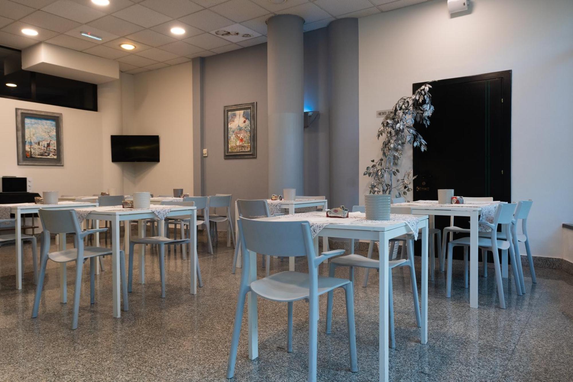 Hotel Baffo Rosso Alba Adriatica Kültér fotó