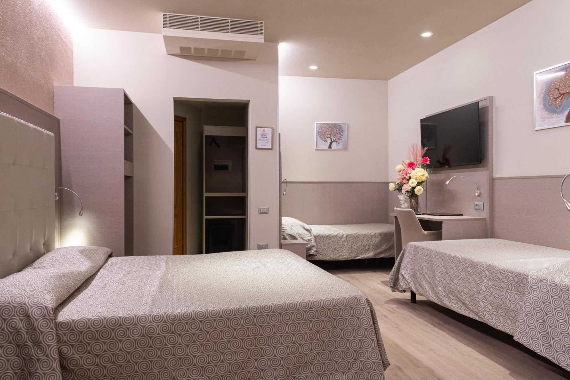 Hotel Baffo Rosso Alba Adriatica Kültér fotó