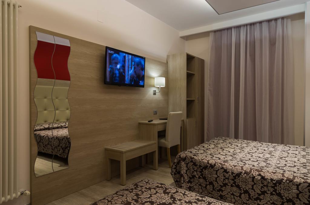 Hotel Baffo Rosso Alba Adriatica Kültér fotó