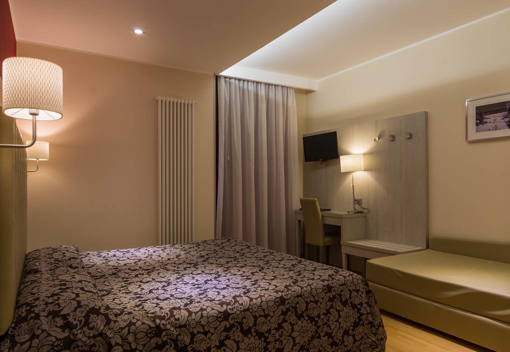 Hotel Baffo Rosso Alba Adriatica Kültér fotó