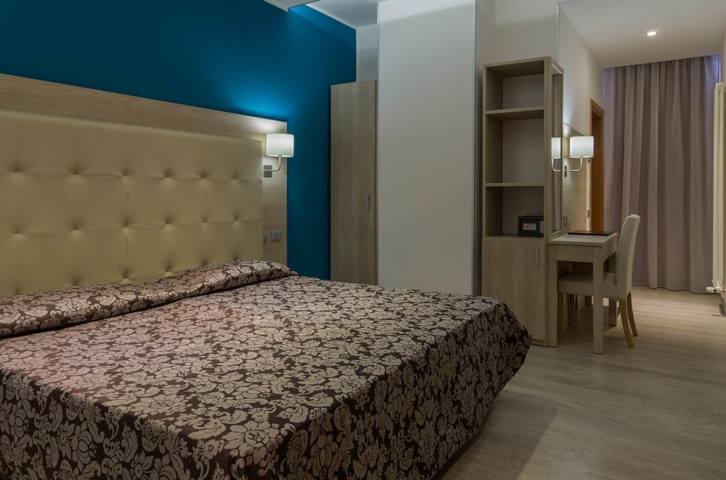 Hotel Baffo Rosso Alba Adriatica Kültér fotó