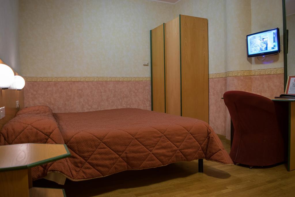 Hotel Baffo Rosso Alba Adriatica Kültér fotó