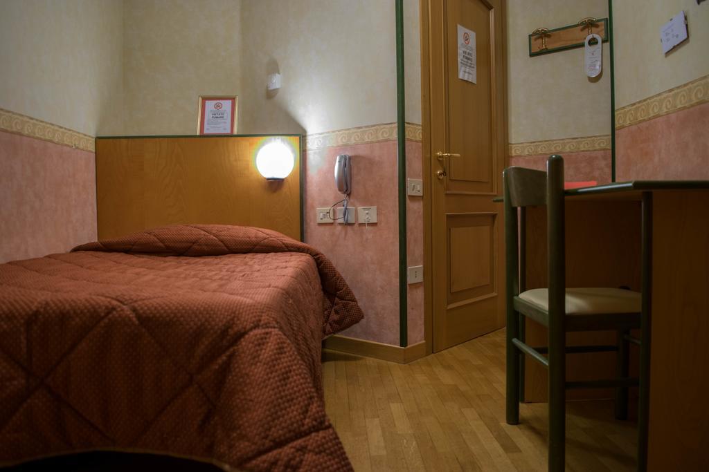 Hotel Baffo Rosso Alba Adriatica Kültér fotó