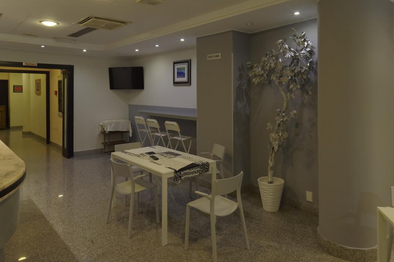 Hotel Baffo Rosso Alba Adriatica Kültér fotó