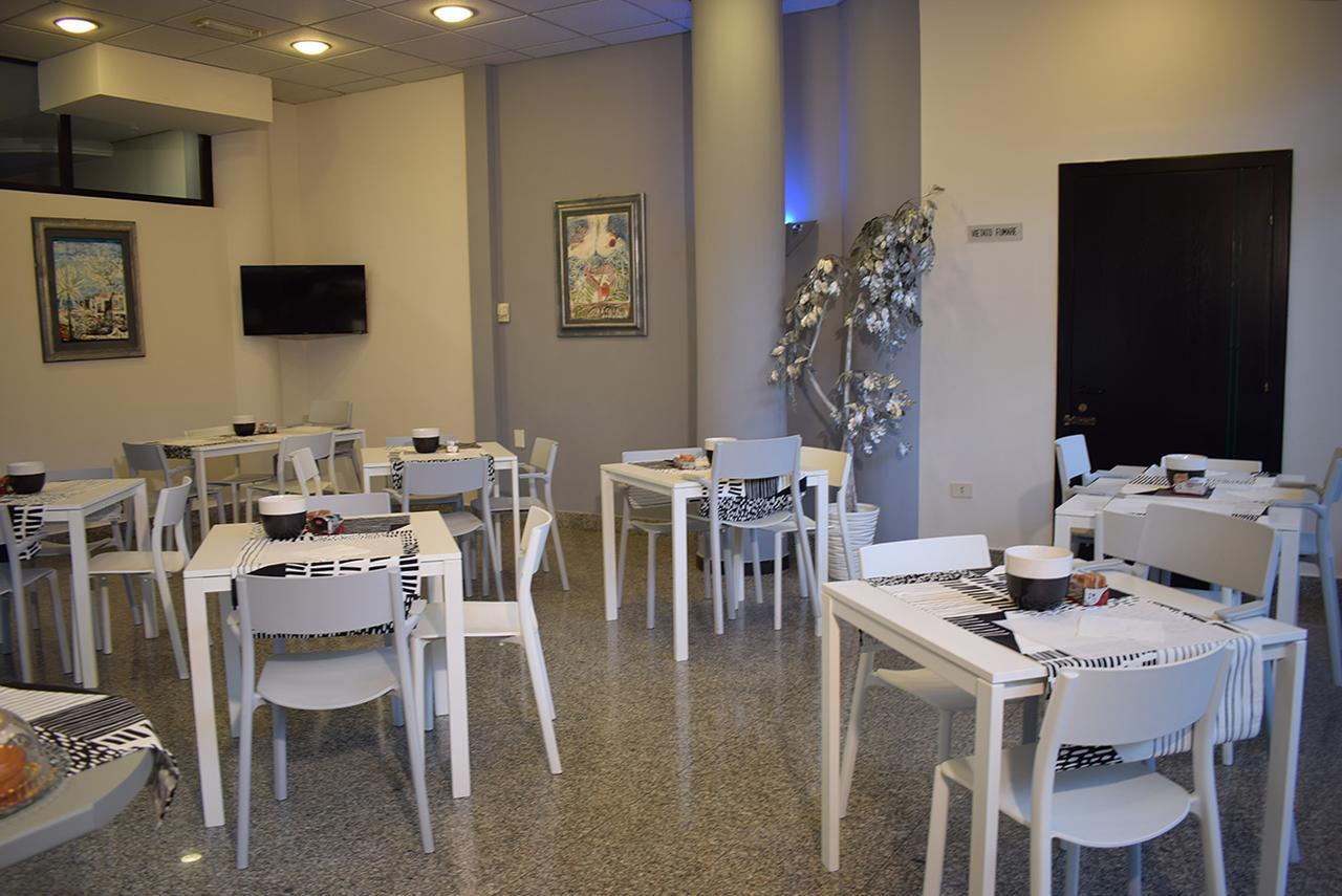Hotel Baffo Rosso Alba Adriatica Kültér fotó