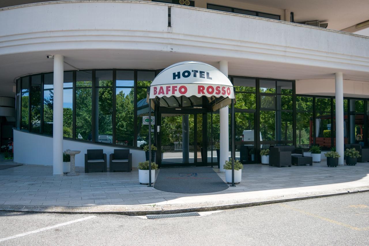 Hotel Baffo Rosso Alba Adriatica Kültér fotó